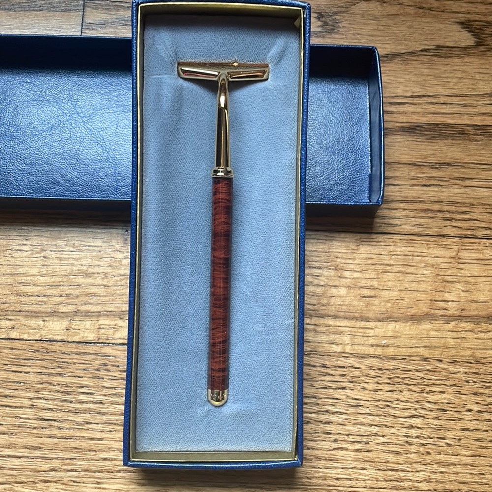 REDUCED - Vintage Comoy's of London Razor